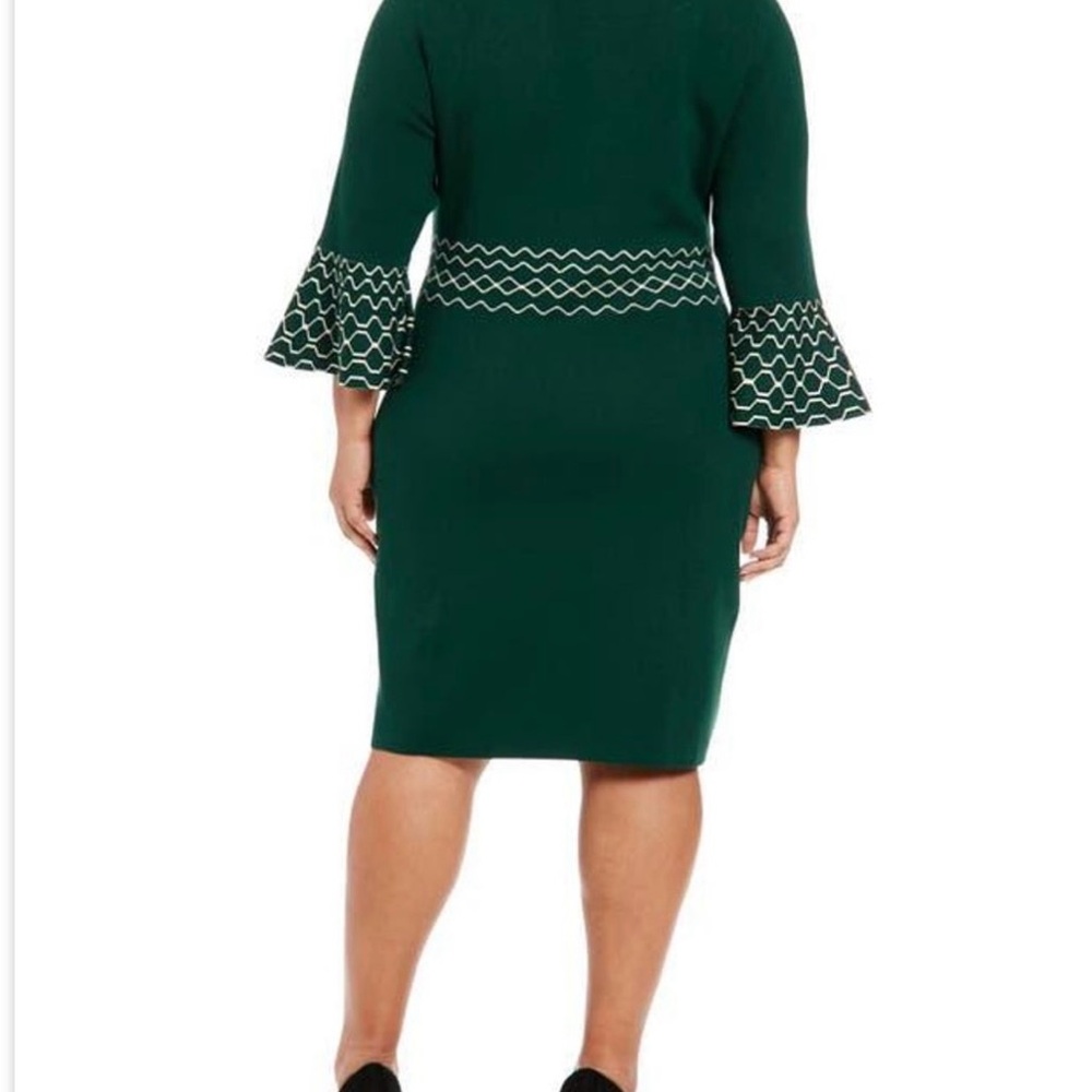 NWOT Elegant Green Dress with Flared Sleeves